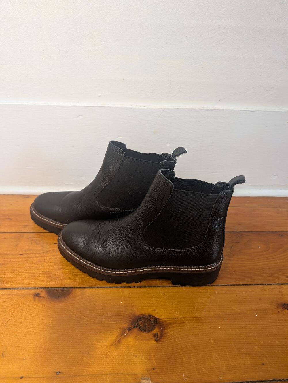 Caslon Miller Black Leather Chelsea Ankle Boots Size 8M Chunky Lug Sole